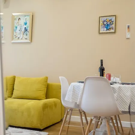 Modern 2 Bedroom Next To Vitosha Str. Apartment *