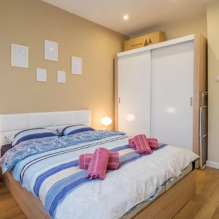 Modern 2 Bedroom Next To Vitosha Str.