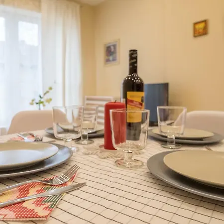 Modern 2 Bedroom Next To Vitosha Str.