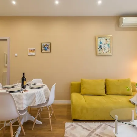 Apartment Modern 2 Bedroom Next To Vitosha Str. Sofia